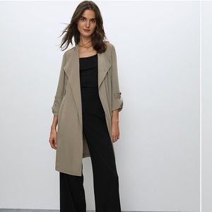 Babaton flowy trench